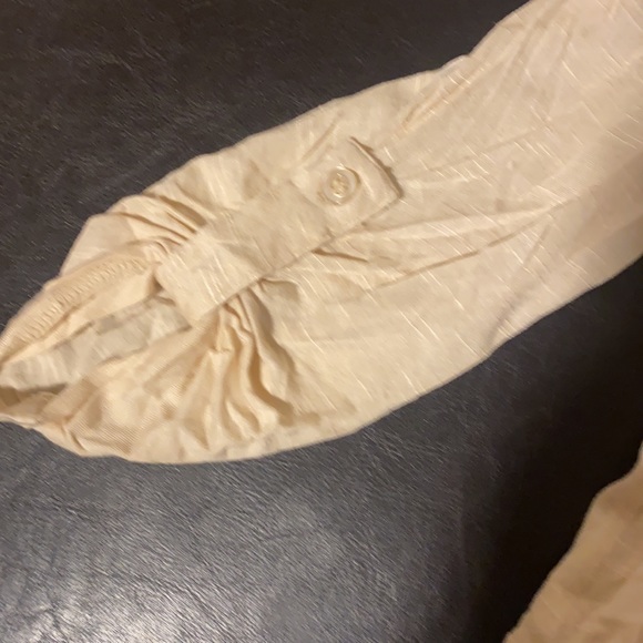 Cream top with crochet detail on front - Picture 2 of 2